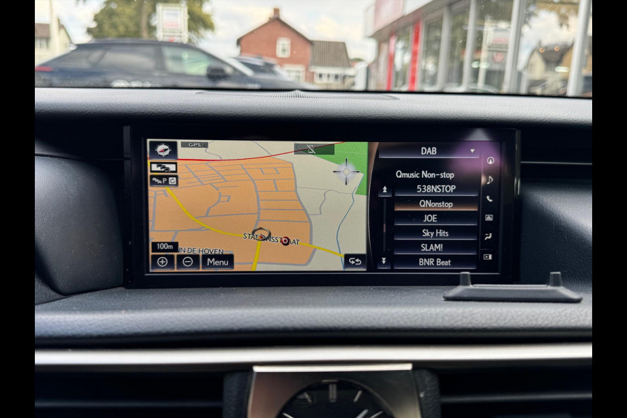 Lexus IS 300h F Sport Line | Schuifdak, Trekhaak, Premium Navigatie, Stoelverwarming, Half leer, Parkeersensoren, Adaptive cruise control