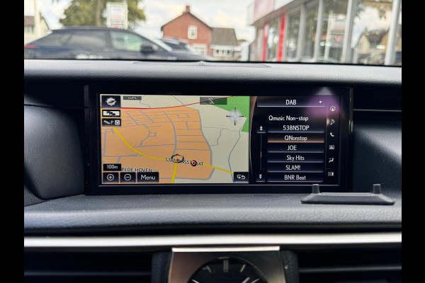 Lexus IS 300h F Sport Line | Schuifdak, Trekhaak, Premium Navigatie, Stoelverwarming, Half leer, Parkeersensoren, Adaptive cruise control