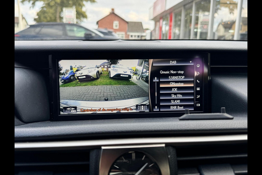 Lexus IS 300h F Sport Line | Schuifdak, Trekhaak, Premium Navigatie, Stoelverwarming, Half leer, Parkeersensoren, Adaptive cruise control