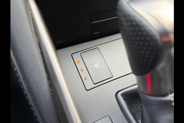 Lexus IS 300h F Sport Line | Schuifdak, Trekhaak, Premium Navigatie, Stoelverwarming, Half leer, Parkeersensoren, Adaptive cruise control