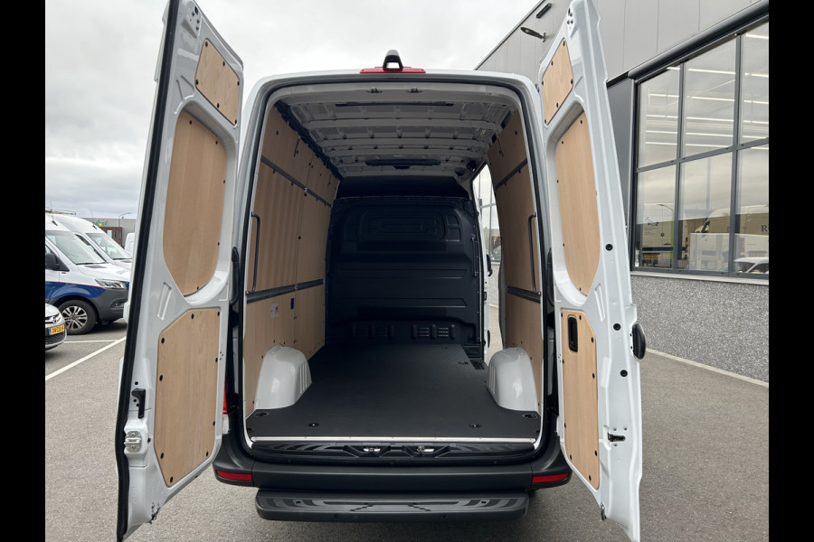 Mercedes-Benz Sprinter 317 CDI L2 H2 PRO Facelift / LED / MBUX / Navigatie / Camera / Parkeersensoren / Cruise control / Airco / 270 Graden achterdeure