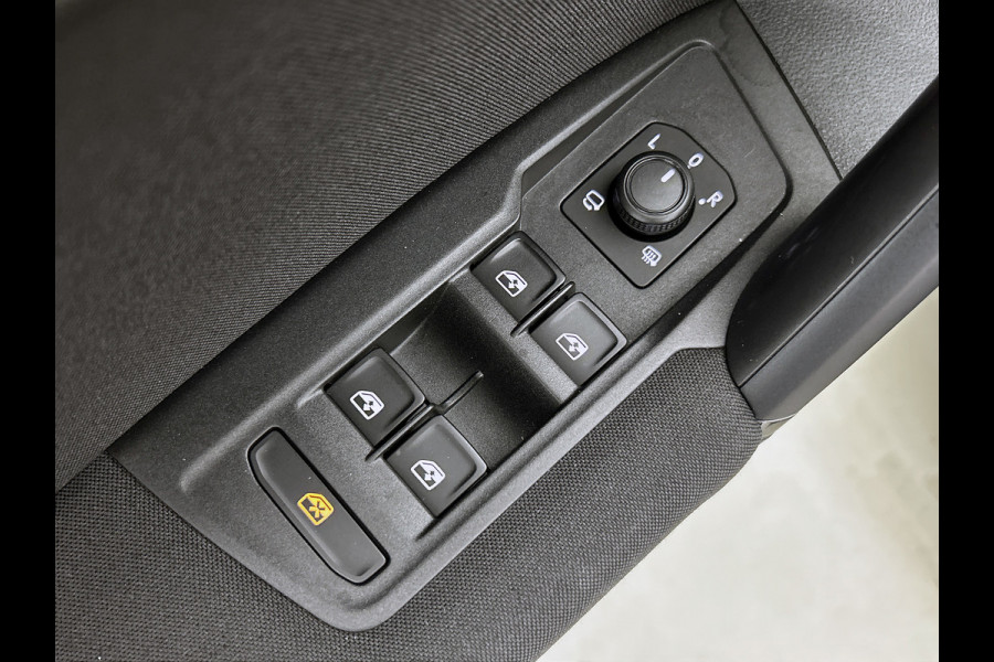 Volkswagen Tiguan 1.5 TSI ACT Highline Business R(Goed OnderH, Navi, Addapt Cruise, ParkeerS V+A, StoelV, Etc)