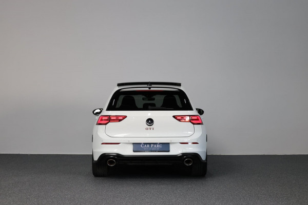 Volkswagen Golf 2.0 TSI GTI Clubsport 301+PK LED+IQ/PANO/HALF LEER+ALCANTARA+S.VERWARMING/19"/CAM/LINE/ACC/ECC/12 MND GARANTIE! Volkswagen Golf 2.0 TSI GTI Clubsport 301+PK LED+IQ/PANO/HALF LEER+ALCANTARA+S.VERWARMING/19"/CAM/LINE/ACC/ECC/12 MND GARANTIE!