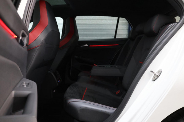 Volkswagen Golf 2.0 TSI GTI Clubsport 301+PK LED+IQ/PANO/HALF LEER+ALCANTARA+S.VERWARMING/19"/CAM/LINE/ACC/ECC/12 MND GARANTIE! Volkswagen Golf 2.0 TSI GTI Clubsport 301+PK LED+IQ/PANO/HALF LEER+ALCANTARA+S.VERWARMING/19"/CAM/LINE/ACC/ECC/12 MND GARANTIE!