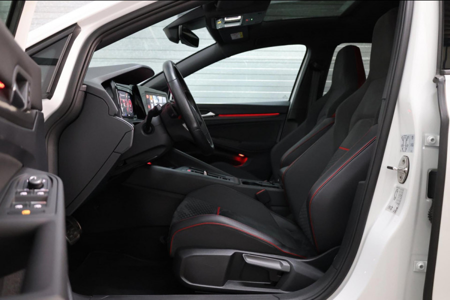Volkswagen Golf 2.0 TSI GTI Clubsport 301+PK LED+IQ/PANO/HALF LEER+ALCANTARA+S.VERWARMING/19"/CAM/LINE/ACC/ECC/12 MND GARANTIE! Volkswagen Golf 2.0 TSI GTI Clubsport 301+PK LED+IQ/PANO/HALF LEER+ALCANTARA+S.VERWARMING/19"/CAM/LINE/ACC/ECC/12 MND GARANTIE!