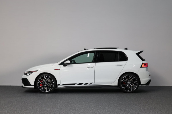 Volkswagen Golf 2.0 TSI GTI Clubsport 301+PK LED+IQ/PANO/HALF LEER+ALCANTARA+S.VERWARMING/19"/CAM/LINE/ACC/ECC/12 MND GARANTIE! Volkswagen Golf 2.0 TSI GTI Clubsport 301+PK LED+IQ/PANO/HALF LEER+ALCANTARA+S.VERWARMING/19"/CAM/LINE/ACC/ECC/12 MND GARANTIE!