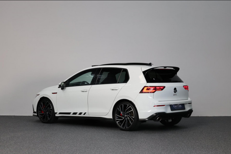 Volkswagen Golf 2.0 TSI GTI Clubsport 301+PK LED+IQ/PANO/HALF LEER+ALCANTARA+S.VERWARMING/19"/CAM/LINE/ACC/ECC/12 MND GARANTIE! Volkswagen Golf 2.0 TSI GTI Clubsport 301+PK LED+IQ/PANO/HALF LEER+ALCANTARA+S.VERWARMING/19"/CAM/LINE/ACC/ECC/12 MND GARANTIE!