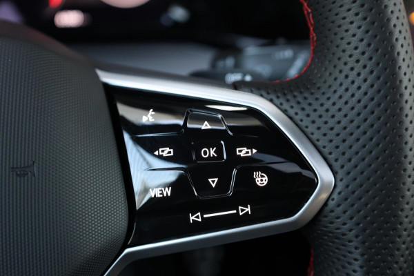 Volkswagen Golf 2.0 TSI GTI Clubsport 301+PK LED+IQ/PANO/HALF LEER+ALCANTARA+S.VERWARMING/19"/CAM/LINE/ACC/ECC/12 MND GARANTIE! Volkswagen Golf 2.0 TSI GTI Clubsport 301+PK LED+IQ/PANO/HALF LEER+ALCANTARA+S.VERWARMING/19"/CAM/LINE/ACC/ECC/12 MND GARANTIE!
