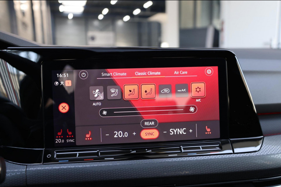 Volkswagen Golf 2.0 TSI GTI Clubsport 301+PK LED+IQ/PANO/HALF LEER+ALCANTARA+S.VERWARMING/19"/CAM/LINE/ACC/ECC/12 MND GARANTIE! Volkswagen Golf 2.0 TSI GTI Clubsport 301+PK LED+IQ/PANO/HALF LEER+ALCANTARA+S.VERWARMING/19"/CAM/LINE/ACC/ECC/12 MND GARANTIE!