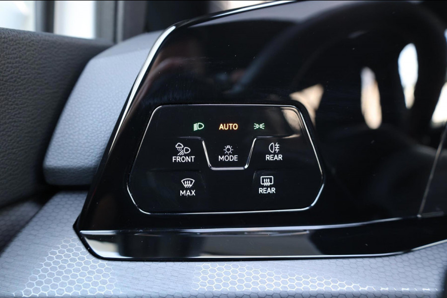 Volkswagen Golf 2.0 TSI GTI Clubsport 301+PK LED+IQ/PANO/HALF LEER+ALCANTARA+S.VERWARMING/19"/CAM/LINE/ACC/ECC/12 MND GARANTIE! Volkswagen Golf 2.0 TSI GTI Clubsport 301+PK LED+IQ/PANO/HALF LEER+ALCANTARA+S.VERWARMING/19"/CAM/LINE/ACC/ECC/12 MND GARANTIE!