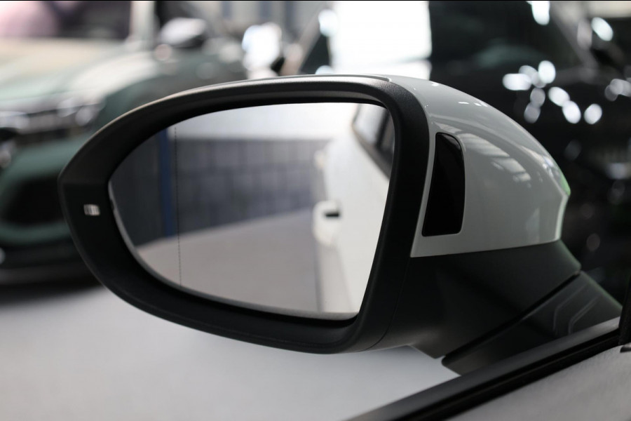 Volkswagen Golf 2.0 TSI GTI Clubsport 301+PK LED+IQ/PANO/HALF LEER+ALCANTARA+S.VERWARMING/19"/CAM/LINE/ACC/ECC/12 MND GARANTIE! Volkswagen Golf 2.0 TSI GTI Clubsport 301+PK LED+IQ/PANO/HALF LEER+ALCANTARA+S.VERWARMING/19"/CAM/LINE/ACC/ECC/12 MND GARANTIE!