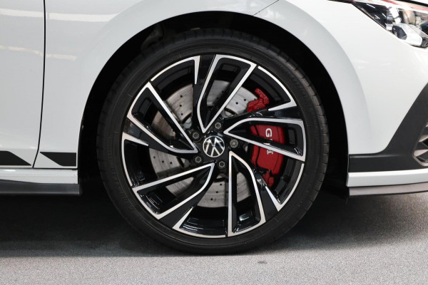 Volkswagen Golf 2.0 TSI GTI Clubsport 301+PK LED+IQ/PANO/HALF LEER+ALCANTARA+S.VERWARMING/19"/CAM/LINE/ACC/ECC/12 MND GARANTIE! Volkswagen Golf 2.0 TSI GTI Clubsport 301+PK LED+IQ/PANO/HALF LEER+ALCANTARA+S.VERWARMING/19"/CAM/LINE/ACC/ECC/12 MND GARANTIE!