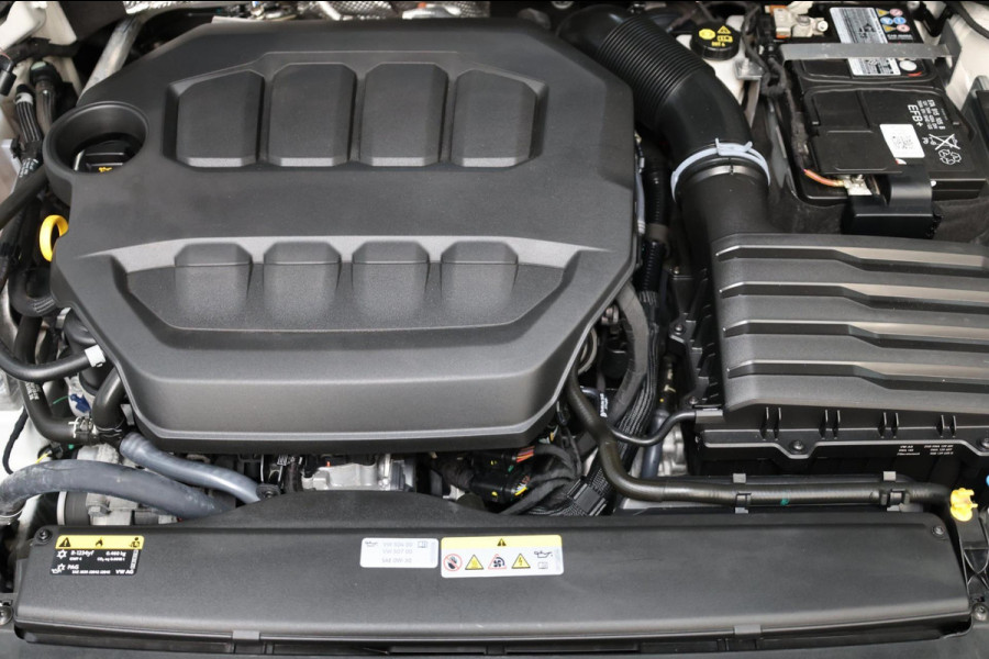 Volkswagen Golf 2.0 TSI GTI Clubsport 301+PK LED+IQ/PANO/HALF LEER+ALCANTARA+S.VERWARMING/19"/CAM/LINE/ACC/ECC/12 MND GARANTIE! Volkswagen Golf 2.0 TSI GTI Clubsport 301+PK LED+IQ/PANO/HALF LEER+ALCANTARA+S.VERWARMING/19"/CAM/LINE/ACC/ECC/12 MND GARANTIE!