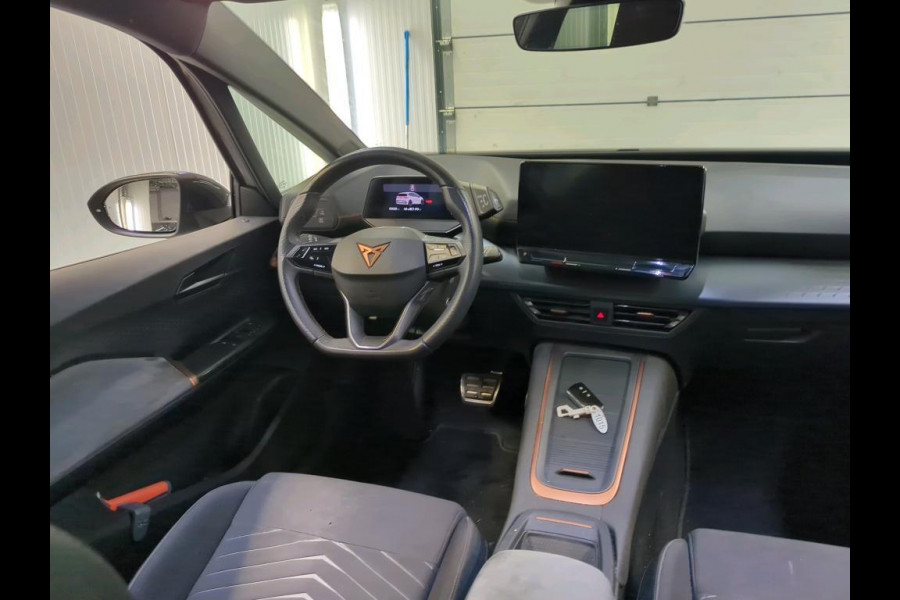 CUPRA Born Business 62 kWh Auto. Navigatie Apple Carplay/ Android Auto Camera Parkeersensoren Adaptive Cruise Control Stoel- en stuurverwarming Full Led Climate Control Lichtmetalen velgen