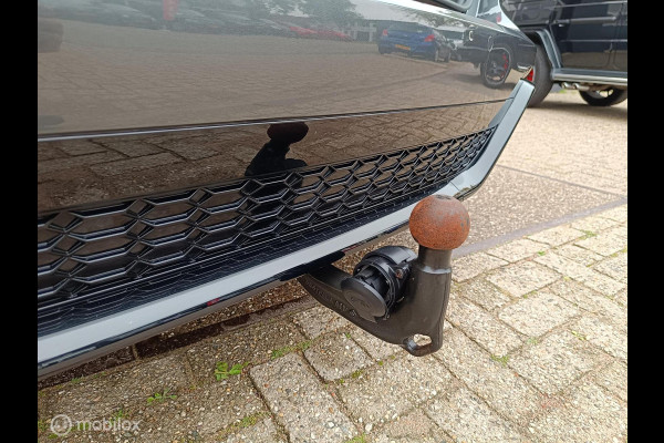 Audi A6 Avant RS 6 TFSI quattro Audi A6 Avant RS 6 TFSI quattro