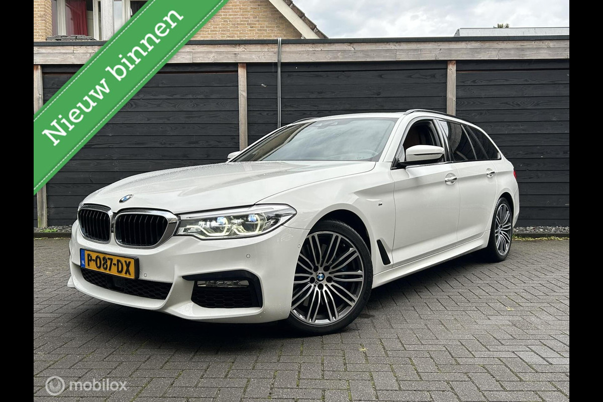 BMW 5 Serie Touring 540i xDrive High Executive Pano dak / trekhaak / vol leder BMW 5 Serie Touring 540i xDrive High Executive Pano dak / trekhaak / vol leder