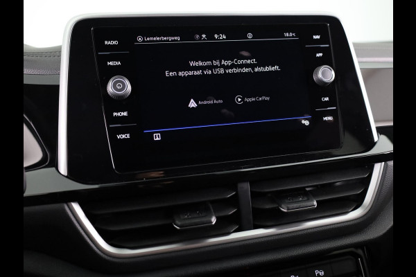 Volkswagen T-Roc 1.5 TSI R-Line 150 pk Automaat (DSG) | Verlengde garantie | Navigatie | Trekhaak (afneembaar) | Parkeersensoren (Park assist) | Achteruitrijcamera | R-Line |