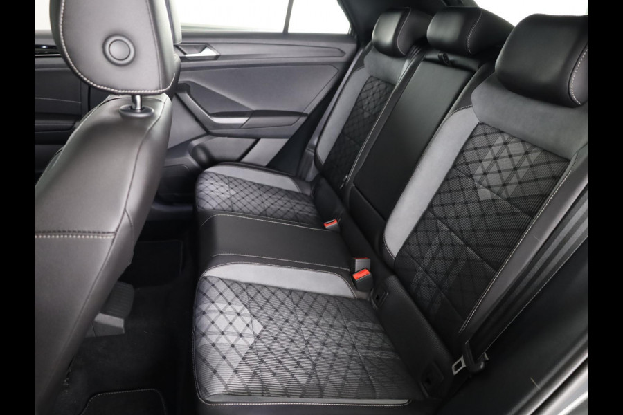 Volkswagen T-Roc 1.5 TSI R-Line 150 pk Automaat (DSG) | Verlengde garantie | Navigatie | Trekhaak (afneembaar) | Parkeersensoren (Park assist) | Achteruitrijcamera | R-Line |