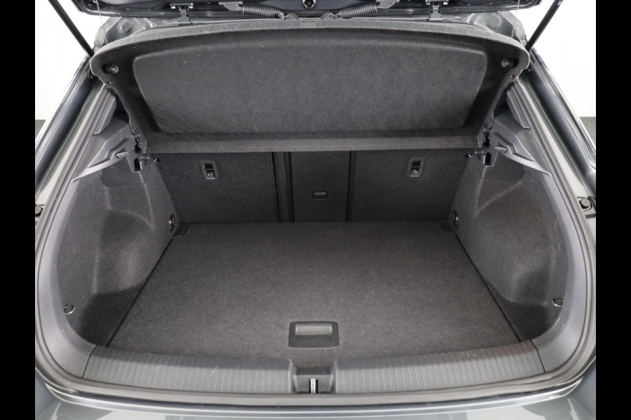 Volkswagen T-Roc 1.5 TSI R-Line 150 pk Automaat (DSG) | Verlengde garantie | Navigatie | Trekhaak (afneembaar) | Parkeersensoren (Park assist) | Achteruitrijcamera | R-Line |