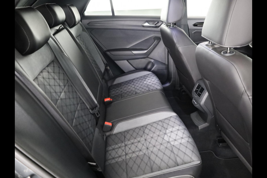 Volkswagen T-Roc 1.5 TSI R-Line 150 pk Automaat (DSG) | Verlengde garantie | Navigatie | Trekhaak (afneembaar) | Parkeersensoren (Park assist) | Achteruitrijcamera | R-Line |