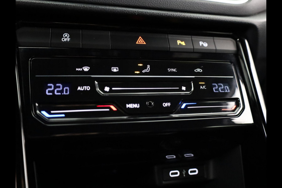 Volkswagen T-Roc 1.5 TSI R-Line 150 pk Automaat (DSG) | Verlengde garantie | Navigatie | Trekhaak (afneembaar) | Parkeersensoren (Park assist) | Achteruitrijcamera | R-Line |