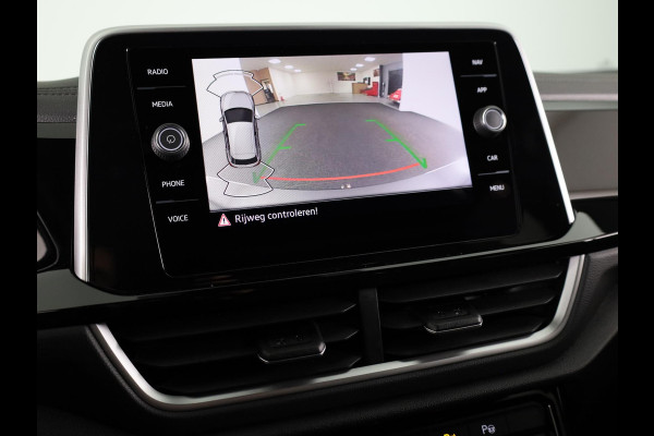 Volkswagen T-Roc 1.5 TSI R-Line 150 pk Automaat (DSG) | Verlengde garantie | Navigatie | Trekhaak (afneembaar) | Parkeersensoren (Park assist) | Achteruitrijcamera | R-Line |