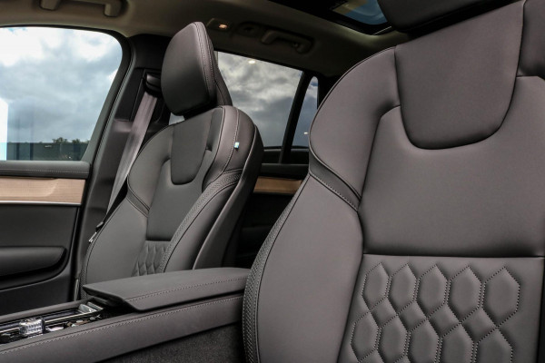 Volvo XC90 2.0 T8 PLUS DARK - PANO - HARMAN KARDON - 21 INCH