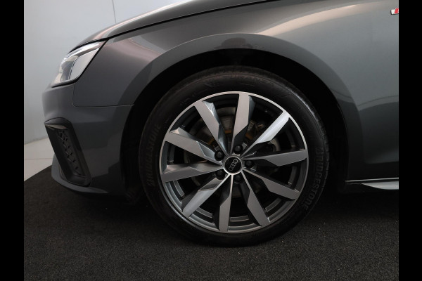 Audi A4 Avant 35 TFSI S edition Competition 150 pk S-tronic | Verlengde garantie | Navigatie | Parkeersensoren | Stoelverwarming | S-Line |