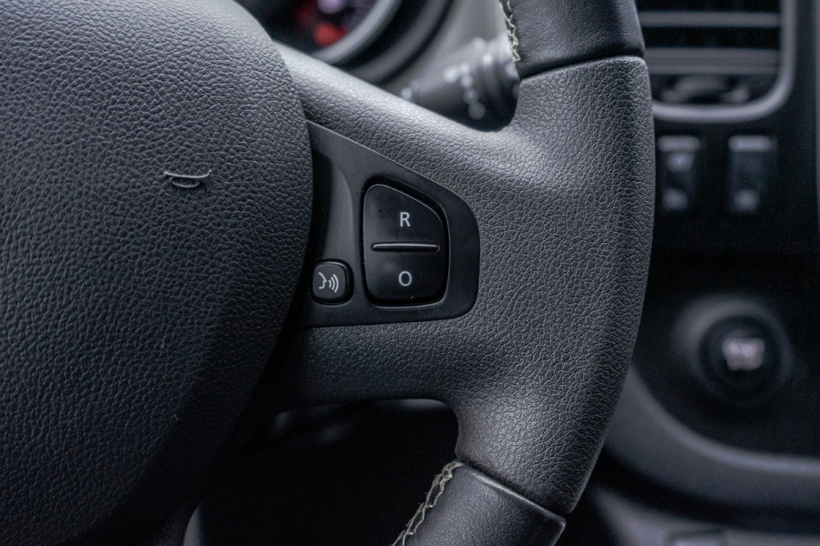 Renault Trafic Passenger **1.6dCi 9-Pers L2H1 | Incl. BPM, BTW vrij | R-Link | Navi | Airco | Cruise | PDC | MF Stuur | Start / Stop** Renault Trafic Passenger **1.6dCi 9-Pers L2H1 | Incl. BPM, BTW vrij | R-Link | Navi | Airco | Cruise | PDC | MF Stuur | Start / Stop**