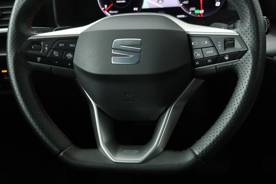 Seat Leon 1.5 eTSI FR Launch Edition | Carplay | Stoel & stuurverwarming | Camera | Adaptive cruise | Navigatie | Keyless | Full LED | Sportstoelen