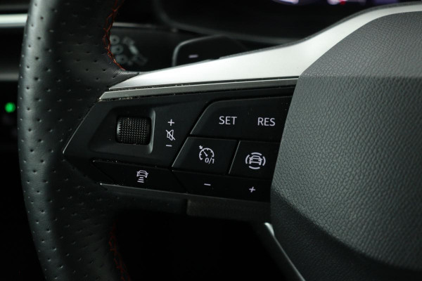 Seat Leon 1.5 eTSI FR Launch Edition | Carplay | Stoel & stuurverwarming | Camera | Adaptive cruise | Navigatie | Keyless | Full LED | Sportstoelen