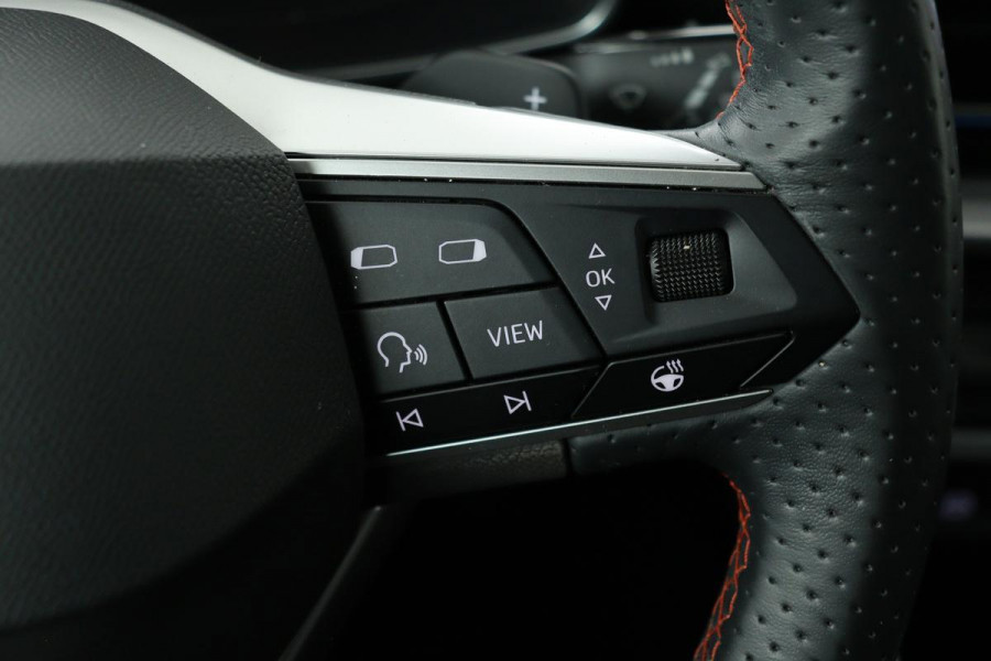 Seat Leon 1.5 eTSI FR Launch Edition | Carplay | Stoel & stuurverwarming | Camera | Adaptive cruise | Navigatie | Keyless | Full LED | Sportstoelen