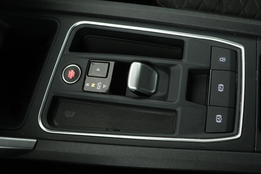 Seat Leon 1.5 eTSI FR Launch Edition | Carplay | Stoel & stuurverwarming | Camera | Adaptive cruise | Navigatie | Keyless | Full LED | Sportstoelen