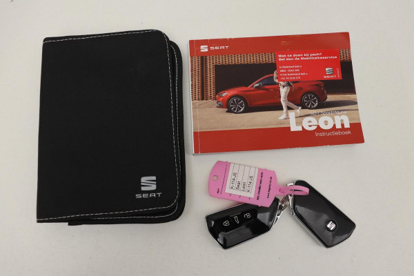 Seat Leon 1.5 eTSI FR Launch Edition | Carplay | Stoel & stuurverwarming | Camera | Adaptive cruise | Navigatie | Keyless | Full LED | Sportstoelen