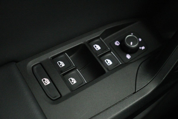 Seat Leon 1.5 eTSI FR Launch Edition | Carplay | Stoel & stuurverwarming | Camera | Adaptive cruise | Navigatie | Keyless | Full LED | Sportstoelen