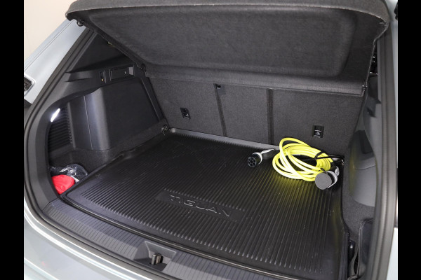 Volkswagen Tiguan 1.5 eHybrid R-Line Edition 204 PK PHEV | Verlengde garantie | Panorama dak | Trekhaak | Black Style | Stoel - en stuurverwarming |