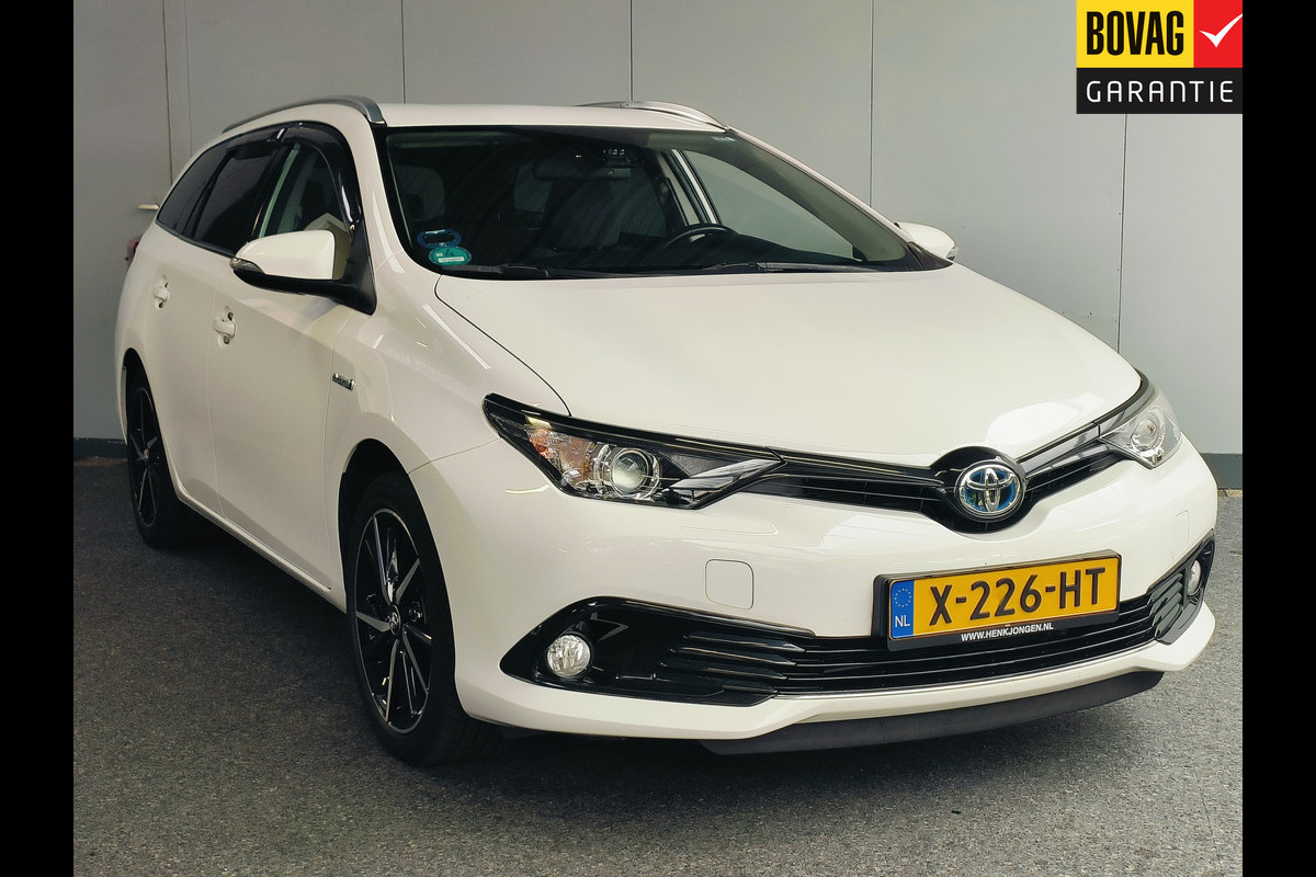 Toyota Auris Touring Sports 1.8 Hybrid Dynamic Ultimate Rijklaar + 12 maanden Bovag-garantie Henk Jongen Auto's in Helmond, al 50 jaar service zoals 't hoort! Toyota Auris Touring Sports 1.8 Hybrid Dynamic Ultimate Rijklaar + 12 maanden Bovag-garantie Henk Jongen Auto's in Helmond, al 50 jaar service zoals 't hoort!