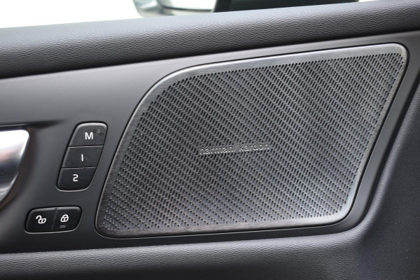 Volvo V60 T6 350PK Automaat Plus Dark / Navigatie / 360 Camera / Harman Kardon / Stuur & Stoelverwarming / LM Velgen / Trekhaak