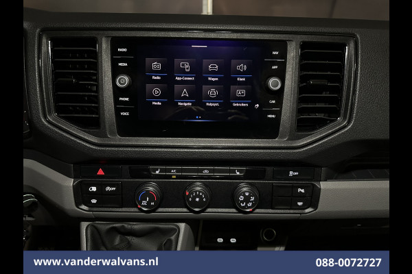 Volkswagen Crafter 2.0 TDI 141pk L3H3 L2H2 Euro6 Airco | Camera | Navigatie | Android Auto | Stoelverwarming Parkeersensoren, Bijrijdersbank, 3000kg trekvermogen, zilver Volkswagen Crafter 2.0 TDI 141pk L3H3 L2H2 Euro6 Airco | Camera | Navigatie | Android Auto | Stoelverwarming Parkeersensoren, Bijrijdersbank, 3000kg trekvermogen, zilver