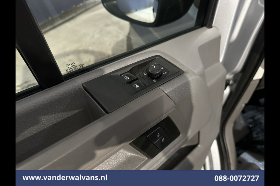 Volkswagen Crafter 2.0 TDI 141pk L3H3 L2H2 Euro6 Airco | Camera | Navigatie | Android Auto | Stoelverwarming Parkeersensoren, Bijrijdersbank, 3000kg trekvermogen, zilver Volkswagen Crafter 2.0 TDI 141pk L3H3 L2H2 Euro6 Airco | Camera | Navigatie | Android Auto | Stoelverwarming Parkeersensoren, Bijrijdersbank, 3000kg trekvermogen, zilver