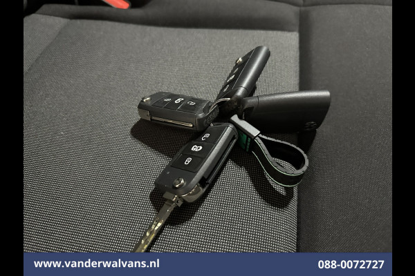 Volkswagen Crafter 2.0 TDI 141pk L3H3 L2H2 Euro6 Airco | Camera | Navigatie | Android Auto | Stoelverwarming Parkeersensoren, Bijrijdersbank, 3000kg trekvermogen, zilver Volkswagen Crafter 2.0 TDI 141pk L3H3 L2H2 Euro6 Airco | Camera | Navigatie | Android Auto | Stoelverwarming Parkeersensoren, Bijrijdersbank, 3000kg trekvermogen, zilver