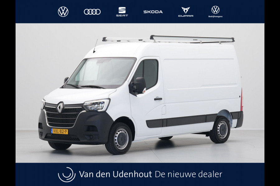 Renault Master T35 2.3 dCi 135 L2H2 Comfort Navigatie Trekhaak Airco Cruise Carplay Camera