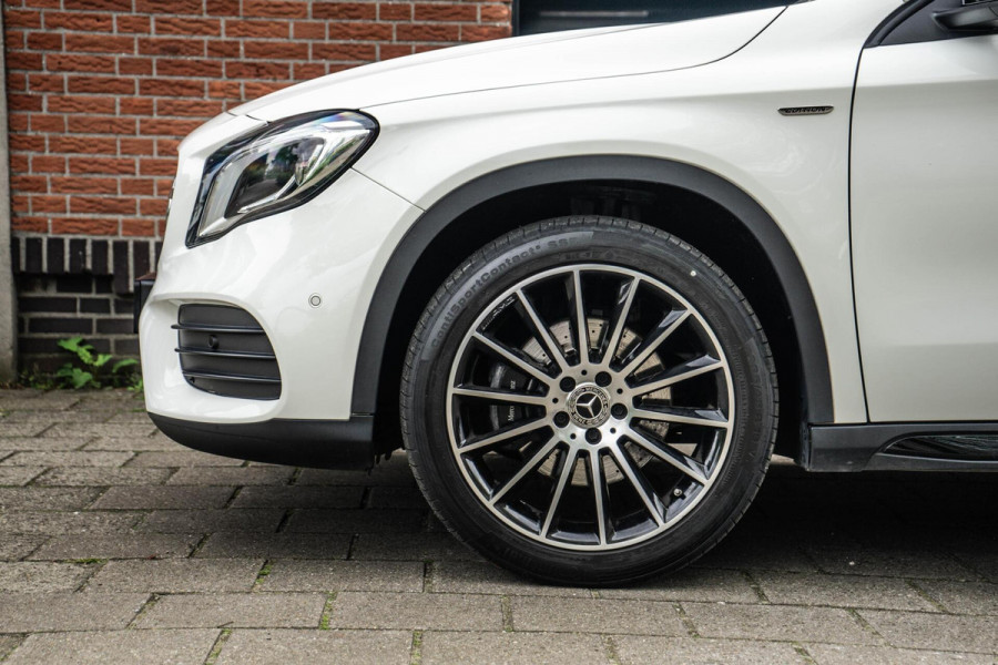 Mercedes-Benz GLA 220 4MATIC AMG Line Pano / Camera / Keyless