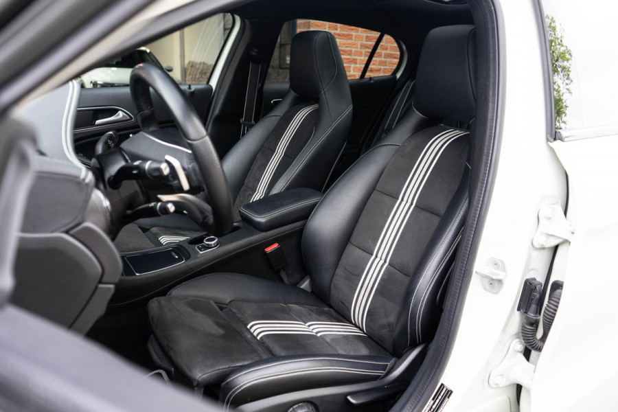 Mercedes-Benz GLA 220 4MATIC AMG Line Pano / Camera / Keyless