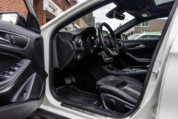 Mercedes-Benz GLA 220 4MATIC AMG Line Pano / Camera / Keyless