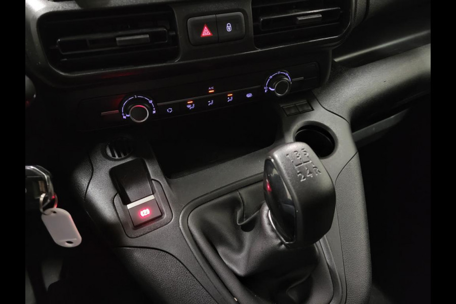 Peugeot Partner 1.5BlueHDI 100pk Trekhaak Imperiaal Euro 6! Peugeot Partner 1.5BlueHDI 100pk Trekhaak Imperiaal Euro 6!