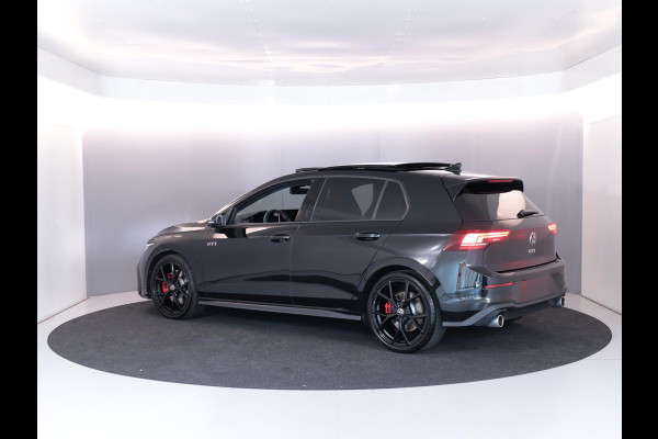 Volkswagen Golf 2.0 TSI GTI 265PK DSG | Verlengde garantie | Panorama dak | Head up Display | Blackstyle | 19"LM velgen |