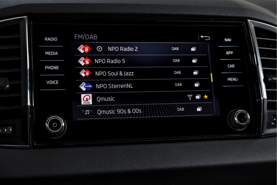 Škoda Karoq 1.5 TSI ACT 150 PK Business Edition - Automaat | Dig. Cockpit | Cruise | Stoel-+Stuurverw. | PDC | Camera | App. Connect | ECC | LED | LM 17" | 1944