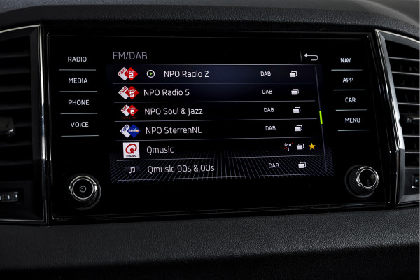 Škoda Karoq 1.5 TSI ACT 150 PK Business Edition - Automaat | Dig. Cockpit | Cruise | Stoel-+Stuurverw. | PDC | Camera | App. Connect | ECC | LED | LM 17" | 1944
