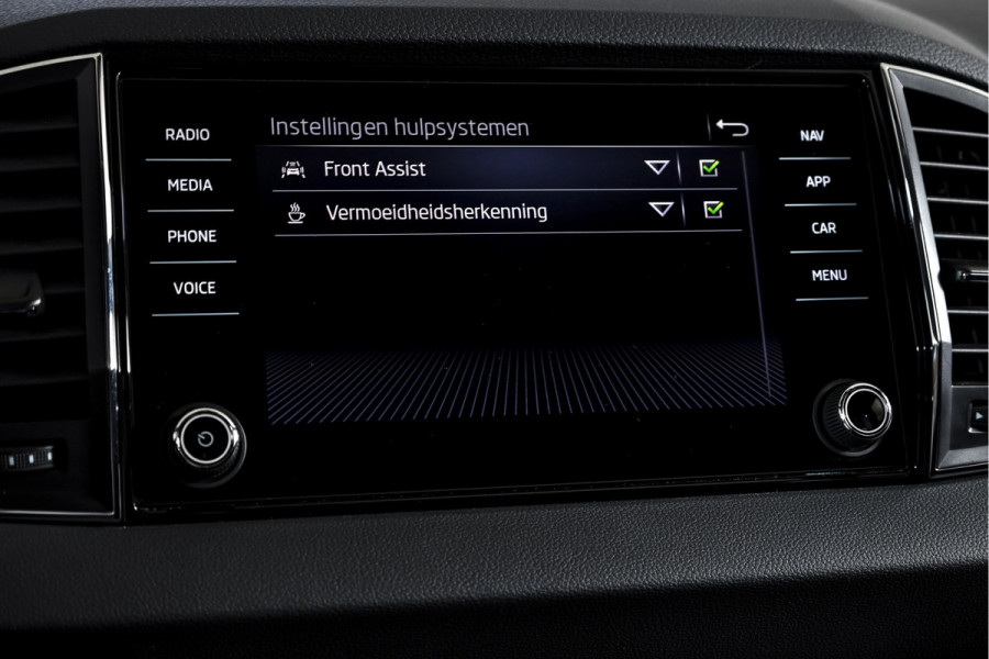 Škoda Karoq 1.5 TSI ACT 150 PK Business Edition - Automaat | Dig. Cockpit | Cruise | Stoel-+Stuurverw. | PDC | Camera | App. Connect | ECC | LED | LM 17" | 1944